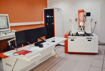 Cameca SxFiveTactis electron microprobe for the microanalysis of minerals and glasses